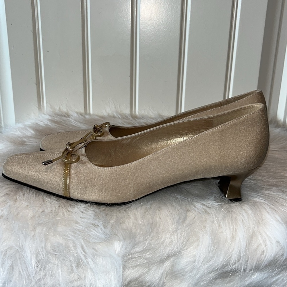 Stuart Weitzman Taupe Spain leather sole/ fabric upper kitten heel pump 8.5AA❗️